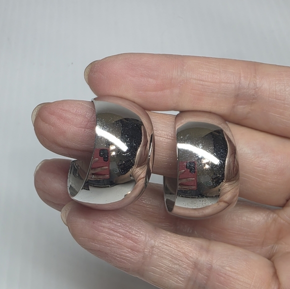 Silver toned puffy Chunky hoop clip on screw back Earrings - Picture 3 of 7